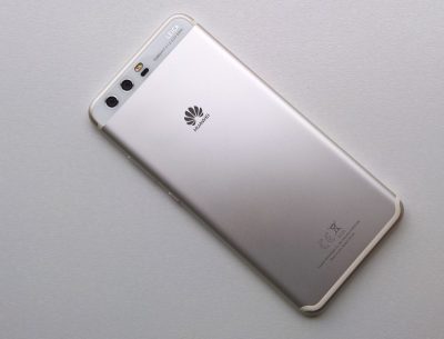Huawei P10 review - back, smooth metal on the whole...