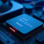 Processeur AMD Ryzen 5 8400F à côté d'une carte graphique moderne, sur un fond représentant des circuits imprimés