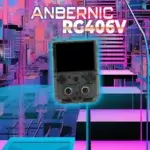 Console portable Anbernic RG406V avec écran allumé affichant un jeu rétro